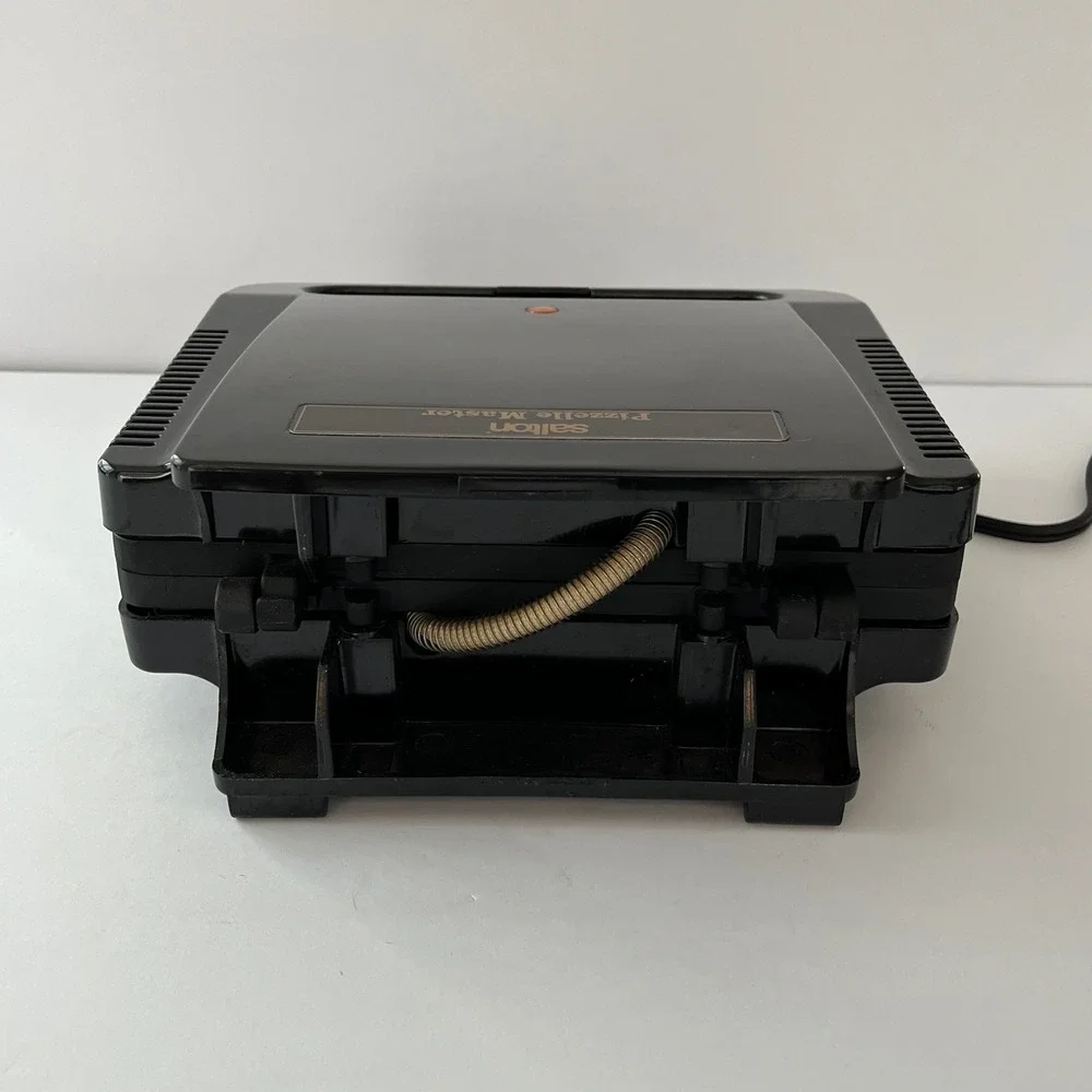 Salton Pizzelle Master Electric Italian Cookie Maker Black Non-Stick WM2